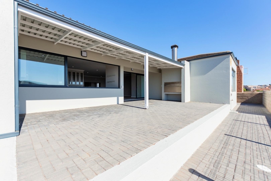 4 Bedroom Property for Sale in Myburgh Park Western Cape